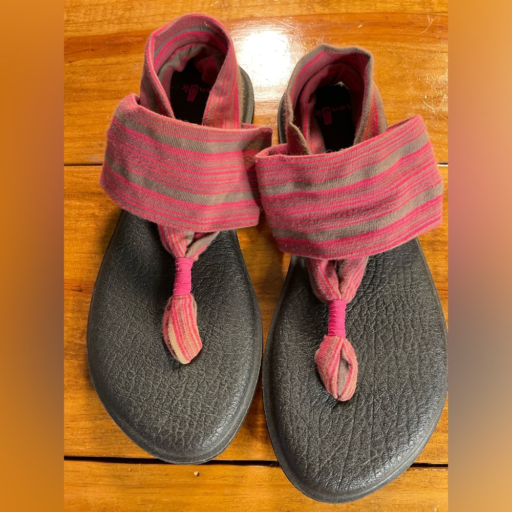 Sanuk Yoga Sandals Size 7 Preowned
